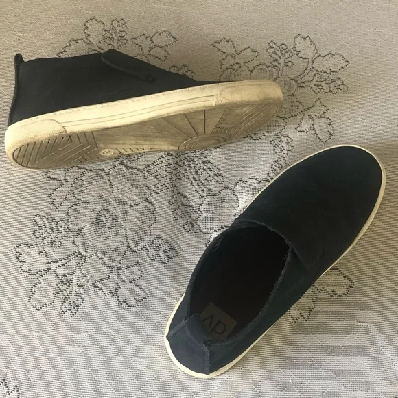 SHOES - Women's Dolce Vita blue suede high-top slip on shoes. Size 8 - Picture 10 of 14